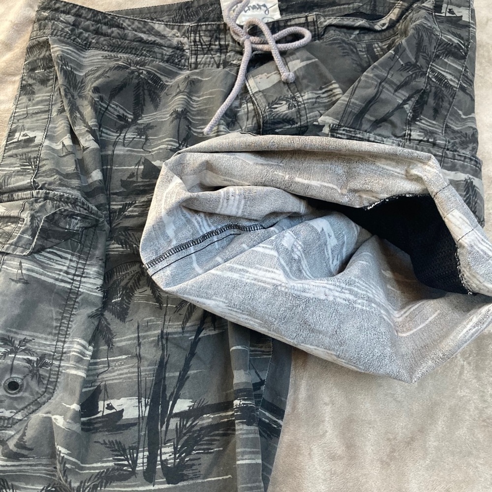 Men’s Old Navy Swim Shorts Size Large - Picture 4 of 9